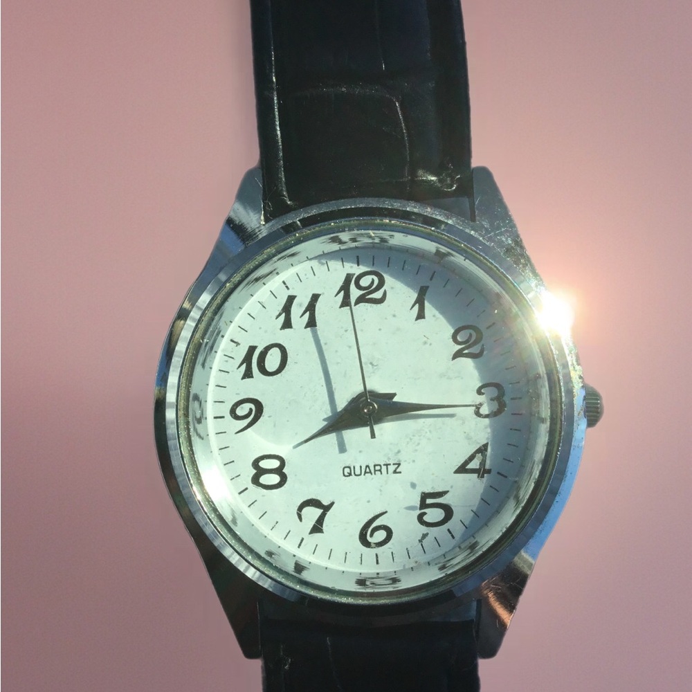Classic White Dial Quartz Watch with Black Strap